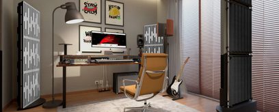 Hvide og sorte vertikale akustiske paneler Artnovion Kit Mobile Wall Bass Trap i et musikstudie