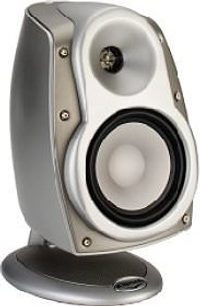 Kompakt Klipsch RSX-5 højttaler i metalgrå, tæt forfra, sort diskant og basmedhør, sølvfarvet gitter