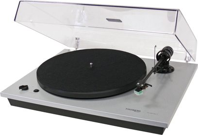 Thorens TD-295 MK IV sidabrinės spalvos vinilinių plokštelių grotuvas, vaizdas iš viršaus, matinis juodas padėklas, tonaračio galvutė su adatėle, skaidrus dangtis