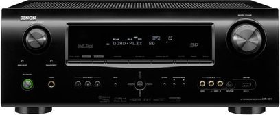 Denon AVR-1911 svart hemmabioförstärkare sedd framifrån, blå display, knappar och uttag på framsidan