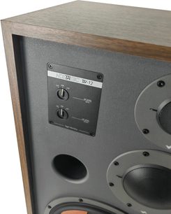 Boekenplank luidspreker Taga Harmony Nostalgic TH-12 walnoot, zijaanzicht, voorpaneel met zichtbare bedieningselementen en luidsprekers