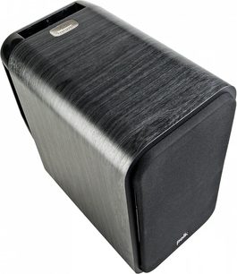 Polk Audio S20 reolhøjttaler i sort, set fra 3/4 forfra til højre, kabinet i mørkt, tekstureret træ, sort gitter