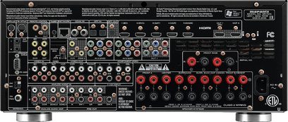 Marantz SR7005 sort hjemmebiografsforstærker, frontpanel, forfra. Sort frontpanel med mange knapper, stik og display
