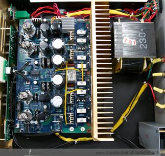 Ampli hi-fi stéréo Pier Audio MS-680SE, vue intérieure montrant circuits électroniques, transformateurs et câblages colorés