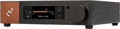 Ferrum Audio WANDLA HP juodas hi-fi ausinių priešstiprintuvas, priekinis skydelis su spalvotu ekranu, dideliu garsumo reguliatoriumi ir priekine ausinių lizdo išvestimi