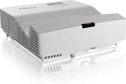 Optoma HD35UST hvid videoprojektor, 3/4 forvisning ovenfra, rektangulær form, ventilationsgitre, decentraliseret linse