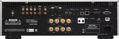 Rotel RA-1572 sidabrinis stereo stiprintuvas, galinis skydelis, stambiu planu, garso jungtys ir maitinimo lizdas