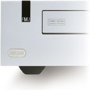 Arcam FMJ-CD36 CD-afspiller i hvid, set forfra og ovenfra, digitalt display "24 BIT / 192 kHz", "FMJ" logo