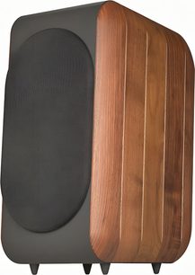 Chario Aviator Nobile reolhøjttaler i rillet valnøddetræsfiner og mat sort kabinet med oval stofgrill, set i trekvart vinkel, placeret på fire spikes