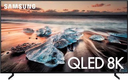 Samsung QE65Q900R 8K-fladskærm, der viser blågrønne isbjærge, der flyder på et roligt hav ved solnedgang