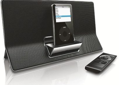 Philips SBD8000 sort dockingstation med højttalere, iPod-dock og fjernbetjening, set forfra i perspektiv