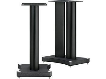 Coppia di piedistalli per diffusori Yamaha SPS-3000 in metallo nero, colonne tubolari, ripiano forato, base con punte, vista obliqua