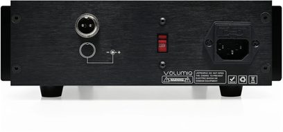 Zasilanie oddzielne dla elektroniki HI-FI Volumio Lineo5, widok z tyłu, złącza okrągłe i prostokątne, czerwony przełącznik, białe napisy