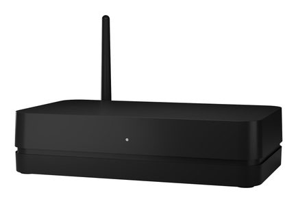 Sort rektangulær boks med lodret antenne og lysindikator, set forfra