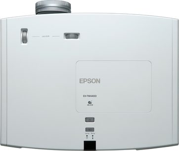 Epson EH-TW4400 hvid videoprojektor, set forfra, med linse, kontrolknapper, indikatorlys og ventilationsgitter