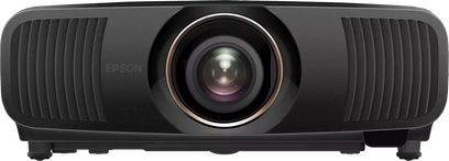 Epson EB-QB1000 videoproiettore nero, vista frontale, lente centrale, griglie laterali, piedini visibili