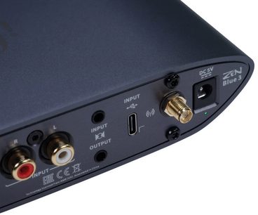 Безжичен предавател iFi Audio Zen blue 3, задна гледна точка, RCA конектори, USB-C порт, захранващо гнездо DC 5V, антена