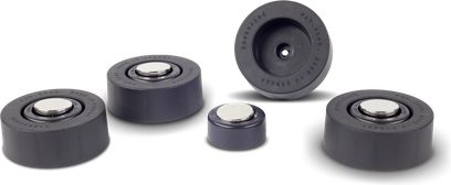 Quatro pés de apoio SoundCare Superspiked em metal cinza escuro, de forma cilíndrica com um domo central, vistos de cima