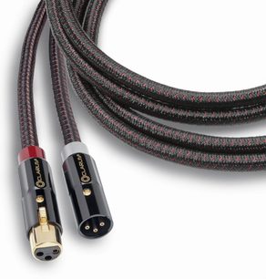 Analog XLR-lydkabel Clarus Crimson XLR 2m med sorte og guldfarvede stik, sort flettet kappe med røde mønstre.