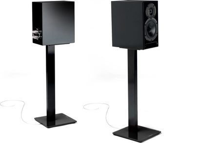 To blanke, sorte Norstone Esse Stand-gulvhøjttalere i metal med rektangulær base og cylindrisk søjle