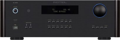 Amplificador hi-fi estéreo Rotel RA-1572 preto, painel frontal com visor LCD "CD VOL 45 TONE BYPASS", botões, botão de volume e entrada para fones de ouvido