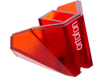 Ortofon Stylus 2M Red gjennomsiktig rød triangulær pickup-nål, diamantspiss, på hvit bakgrunn