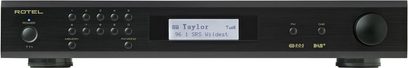Sintonizzatore Rotel T11 nero, pannello frontale, display LCD blu, pulsanti e manopole argentate, presa per cuffie jack da 6,35 mm