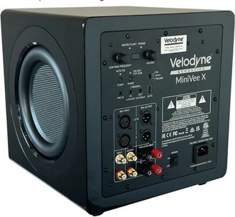 Velodyne MiniVee X subwoofer, schuin aanzicht, voorkant met ronde luidspreker, achterkant met aansluitingen en knoppen