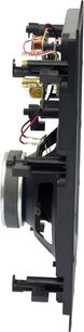 Q Acoustics Qi80RP Performance indbygget væghøjttaler, sideview, mat sort plastikramme med integrerede monteringsbeslag, sølvfarvet metalhøjttalerenhed og synlige guldbelagte tilslutningsterminaler