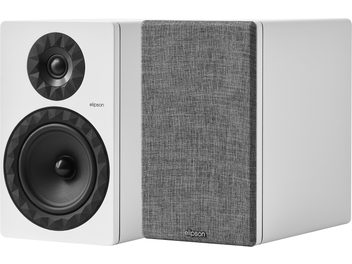 Elipson Prestige Facet II 8B beyaz kitaplık hoparlörler, mat beyaz bitişli dikdörtgen kasalar, siyah geometrik desenlerle çevrili ön panel, birinde tweeter ve woofer açıkça görünürken diğerinde gri kumaş ızgara bulunuyor, üç çeyrek ön görünüm