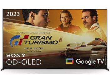 Sony XR65A95L TV, fladskærm, set forfra, viser filmplakaten "Gran Turismo", tre ansigter, racerbil, Google TV-logo