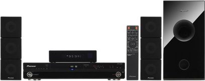 Pioneer RCS-LX60D hjemmebiografsystem bestående af en Blu-ray-afspiller, to gulvhøjtalere, en centerhøjttaler og en basrefleksboks