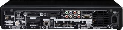 Bagpanel på en Pioneer KRP-500A-tv med mange forskellige lyd/video-tilslutninger, herunder HDMI, komponent YUV og VGA