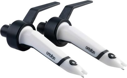 Due testine fonografiche Ortofon Concorde MKII TWIN SCRATCH bianche e nere, viste dall'alto, affiancate, con le punte orientate verso destra