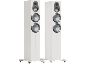 Monitor Audio Gold 300 6G floor-standing speakers in satin white, front view, 2 circular drivers, 1 tweeter, spiked bases
