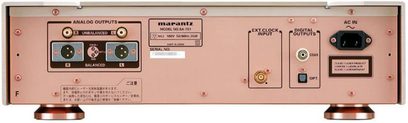 Gylden metalhøjttaler Marantz SA-7S1 CD-afspiller, frontpanel med knapper, stik og digitalt display