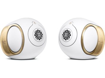 Par Devialet Phantom Ultimate 98 dB højttalere, Opéra de Paris, hvid skal, gyldne metalplader på siderne, skråt fra siden