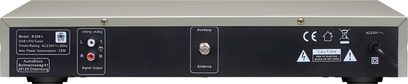 Tuner Block R-250 in metallic-grauem Metall, Rückansicht, schwarze Rückwand mit roten und weißen RCA-Ausgängen links, zentriertem koaxialem Antennenanschluss und Netzkabel rechts