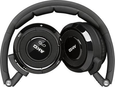 AKG K830BT circumaurale hovedtelefoner i sort, set forfra, ovale ørepuder, runde højttalere med hvidt AKG-logo