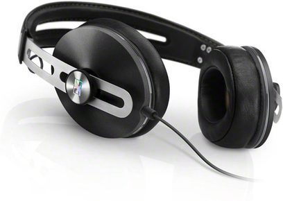 Sennheiser MOMENTUM M2 AEG hovedtelefoner i sort, set fra venstre profil, ovale ørepuder i læder, sølvfarvet metalstang