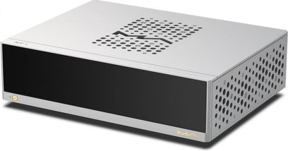 Ψηφιακό μεταφορικό Matrix Audio NT‑1 γκρι ασημί από αλουμίνιο, τρισδιάστατη όψη από δεξιά μπροστά, λεία μαύρη γυάλινη πρόσοψη με μοναδικό χρυσό κουμπί λειτουργίας κάτω αριστερά, χρυσό λογότυπο «MA» δεξιά, δεξιά πλευρά και επάνω μέρος με κυκλικές γρίλιες και κυματιστό κεντρικό μοτίβο