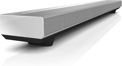 Grå og sort Panasonic SC-HTB170EGS soundbar, set fra en perspektivisk forside, placeret på en hvid overflade