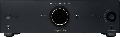 Černý kovový stereofonní předzesilovač Onkyo ICON P-80, čelní pohled, velké centrální tlačítko, 6,35mm sluchátkový výstup