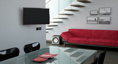 Moderne stue med rød sofa, hvid svævende trappe, sort vægmonteret tv og lyse træhylder med designudtryk