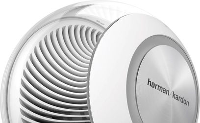 Kompaktowy głośnik Harman Kardon NOVA 2.0 w kolorze białym, zbliżenie z przodu, koncentryczna okrągła maskownica, centralne logo
