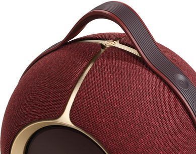 Портативна Bluetooth-колонка DEVIALET MANIA червоного кольору Opéra de Paris, тканина, золотисті акценти, ребриста гумова ручка, вигляд зверху