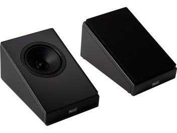 Dolby Atmos skaļrunis ATM 202 melnā satīna krāsā, perspektīvs skats, viena vienība ar redzamu skaļruni, otra ar necaurspīdīgu režģi.
