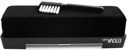 Kartáč na vinyl Enova HIFI BVA 10 černý, pohled shora, černá rukojeť, obdélníkový kartáč s bílými štětinami