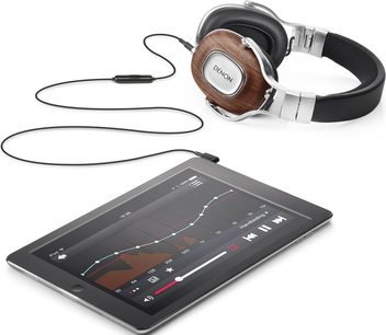 Denon AH-MM400 bruine en zilveren hoofdtelefoon met zwart gevoerd hoofdbandgedeelte, houten oorschelpen en afneembare kabel, geplaatst op een plank met grafische weergaven