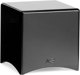Sort blank kubisk subwoofer, sølvfarvet logo i form af en G-nøgle på forsiden